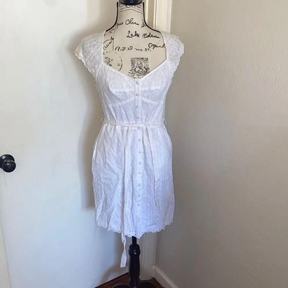 Bebe WhiteβCottagecore Peasant Eyelet Button Closure Dress FeminineβModern